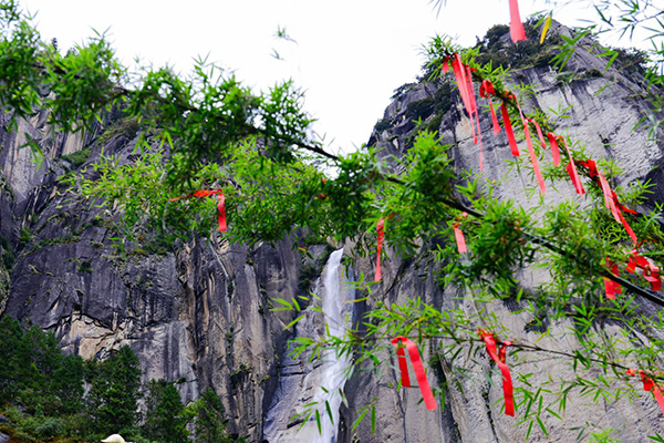 情緣藏地，原野探秘，拉薩，巴松措，新措徒步，魯朗林海田園風光，雅魯藏布大峽谷，納木措環湖，圣象天門，三生石，月牙灣8晚9日游