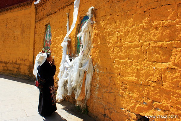 跟團(tuán)去西藏旅游大概多少錢