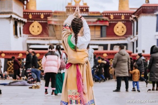 西藏跟團游大約多少錢