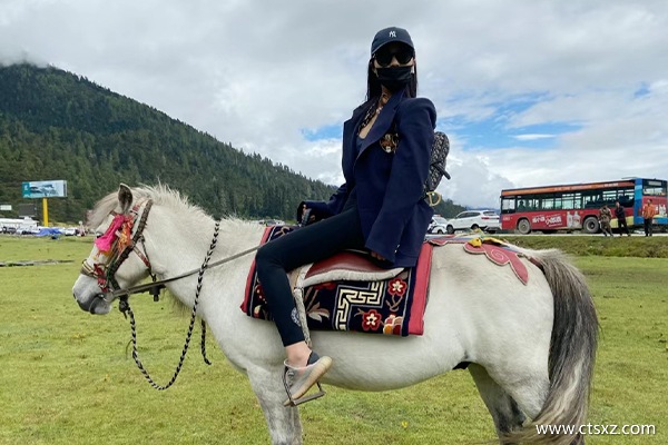 跟團去西藏玩一趟大概要多少錢